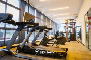 a group of treadmills in a gym at Move Tambaú ||| in Tambaú