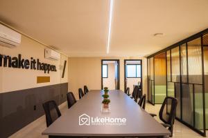 a conference room with a long table and chairs at Move Tambaú ||| in Tambaú +30 photos
