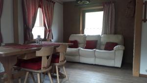 Khu vực ghế ngồi tại Chalet Pace +1 ảnh