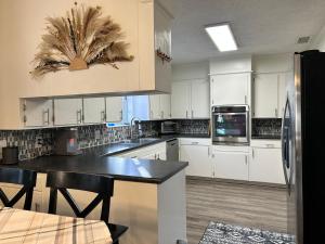 Η κουζίνα ή μικρή κουζίνα στο Big Country Staycation