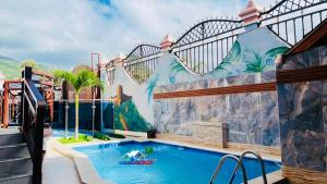 a pool at a resort with a roller coaster at Belo Résidence in Cap-Haïtien