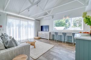 TV a/nebo společenská místnost v ubytování The House at The Quarters