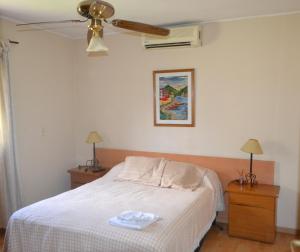 En eller flere senge i et værelse på Casa con Jardín Parrilla Ideal 7 Pax Reserve Ya