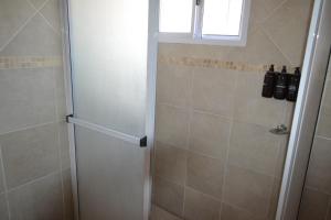 Et badeværelse på Casa con Jardín Parrilla Ideal 7 Pax Reserve Ya + 39 billeder