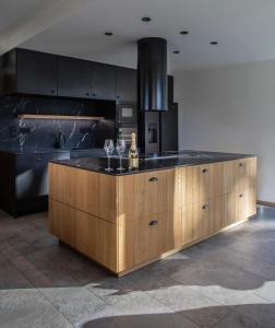 Кухня или мини-кухня в Residence Smržovka - Luxury House with Swimming Pool, Jacuzzi, Garden and BBQ
