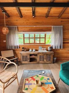 a living room with a couch and a table at LA PERLA FINCA HOTEL in Gigante