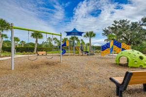 Sân chơi trẻ em tại Florida Snowbird Haven with Pool! Easy I-75 Access