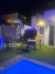 Swimmingpoolen hos eller tæt på Luxe loma2