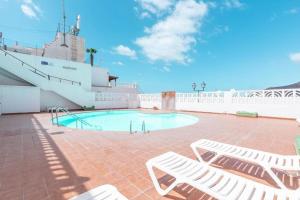 Πισίνα στο ή κοντά στο Modern house with sea views, pool and a chillout terrace