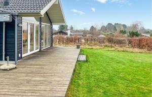 En have udenfor 3 Bedroom Stunning Home In Vejby