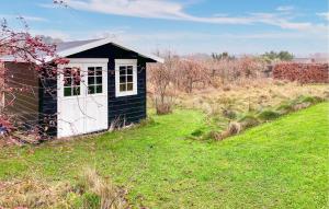 En have udenfor 3 Bedroom Stunning Home In Vejby + 8 billeder