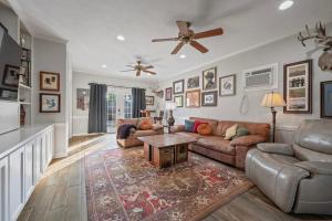 Fotografie z fotogalerie ubytování It's Miller Time! - Let us Explain v destinaci Bryan