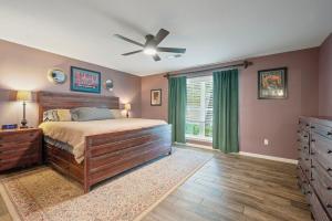 Fotografie z fotogalerie ubytování It's Miller Time! - Let us Explain v destinaci Bryan + 27 fotografií