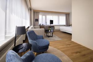 Posezení v ubytování NH Atlanta Rotterdam Hotel + 37 fotografií