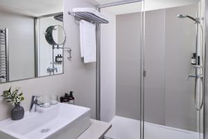 Ένα μπάνιο στο NH Barcelona Stadium