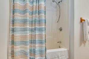 Ένα μπάνιο στο Family Retreat Near Winter Trails in Wakefield! +23 φωτογραφίες