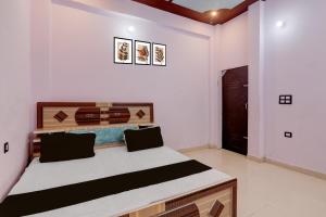 Una cama o camas en una habitación de Hotel O N P Grand and Resort