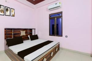 Una cama o camas en una habitación de Hotel O N P Grand and Resort