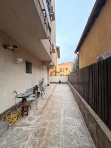 En balkon eller terrasse på Băneasa apartment + 24 billeder