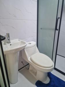 Phòng tắm tại Takava Lodge