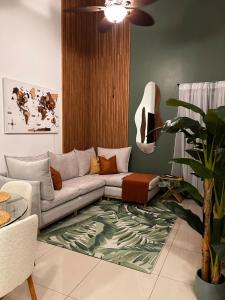 Χώρος καθιστικού στο Secure Retreat Near SJO and 27, Ideal for Families