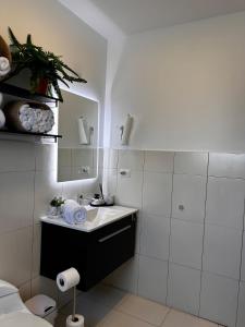 O baie la Secure Retreat Near SJO and 27, Ideal for Families