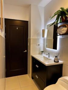 Koupelna v ubytování Secure Retreat Near SJO and 27, Ideal for Families