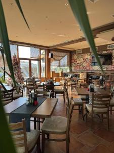 En restaurant eller et andet spisested på Мотел КОМПЛЕКС GRILL and CHILL