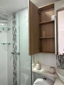 Et badeværelse på apartamento familiar