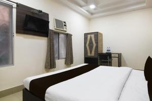 TV a/nebo společenská místnost v ubytování Collection O Kalighat Metro Station Formerly RM Guest Home