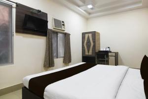 TV a/nebo společenská místnost v ubytování Collection O Kalighat Metro Station Formerly RM Guest Home