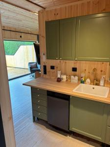 Kuchyň nebo kuchyňský kout v ubytování Newly renovated cabin in Sigerfjord, Sortland Vesterålen