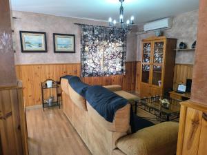 a living room with a couch and a table at the monument's duplex bello in San Juan de Aznalfarache