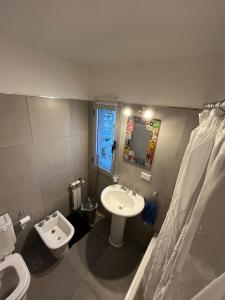 Ένα μπάνιο στο Lujoso y amplio departamento en alquiler +9 φωτογραφίες