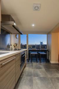 Kuchyň nebo kuchyňský kout v ubytování The Guildhall Retreat Macc Central