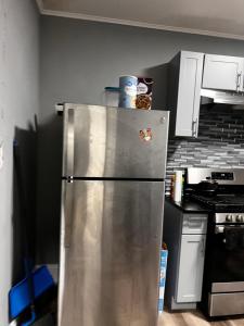 Кухня или мини-кухня в Room Near Downtown Hartford
 +10 фотографий