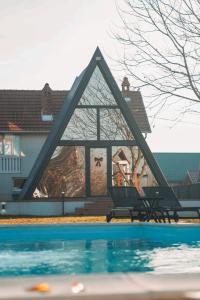Swimmingpoolen hos eller tæt på The V House Luxury A-Frame with Private Pool
