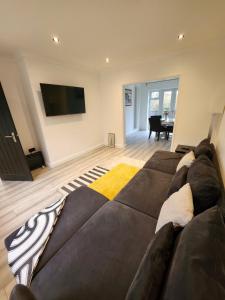 TV a/nebo společenská místnost v ubytování Beautiful, 2 Bedroom House in Tonbridge