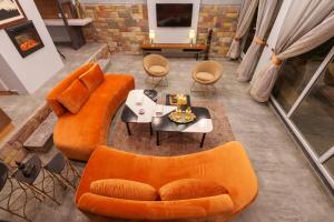 Χώρος καθιστικού στο Premium 3 Bedroom Hillside Family Cottage with Mountains View -Murree +128 φωτογραφίες