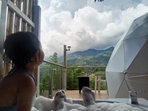 a young girl in a bath tub with at Glamping Guacharaca Silvanía Cundinamarca in Silvania