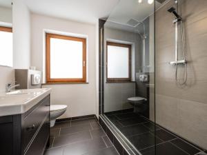 Ванная комната в Haus Edith +18 фотографий