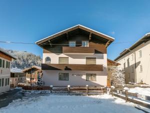 Здание шале