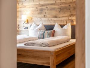 two pillows sitting on a bench in a room at Hopfgarten Alpin Living Top 6 in Hopfgarten im Brixental
