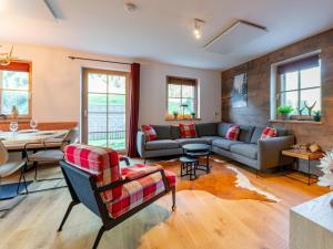 a living room with a couch and a table at Im grünen Herzen in Donnersbachwald