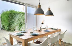 Fotografie z fotogalerie ubytování Beautiful Home In Scharendijke v destinaci Scharendijke