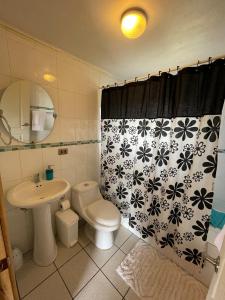 Koupelna v ubytování Cabaña chilota naturaleza, playa y desconexión