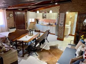 a kitchen and dining room with a table and chairs at One Cabañas 2 in Los Antiguos