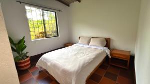 Una cama o camas en una habitación de Casa del Río San Rafael