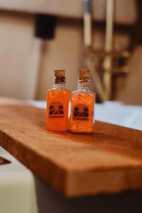 two bottles of honey sitting on top of a table at Cabana winchesters - Domo in Cascavel +23 photos