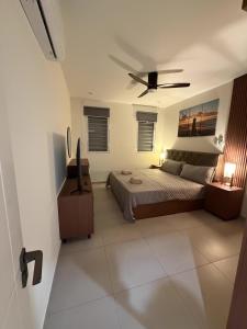 a bedroom with a bed and a ceiling fan at Excellent 2-Bedroom Condo in Gated Community in Philipsburg